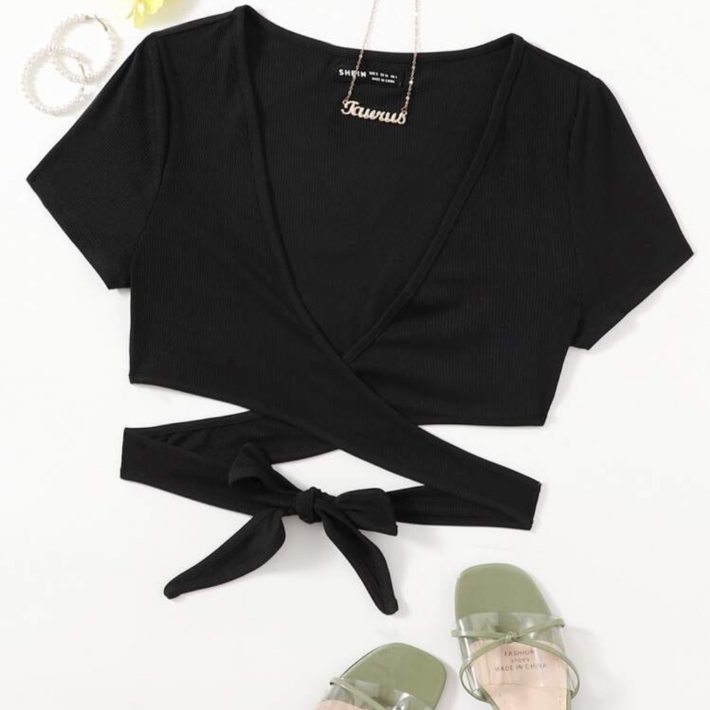 🖤 Black Wrap Tie Crop Top 🖤